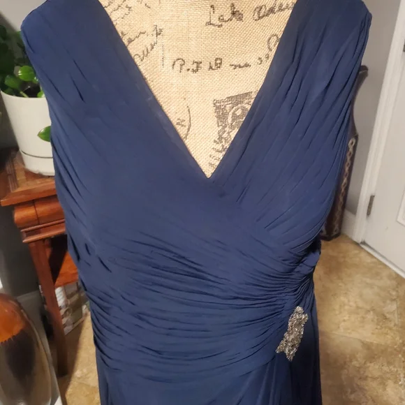 Navy Formal Dress - Picture 4 of 10